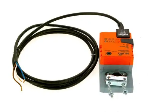 Servoantrieb von Bosch mit orangefarbener Steuerungseinheit, zwei Schraubanschlüssen und einem Kabel mit drei Adern, für die Verwendung in automatisierten Systemen.